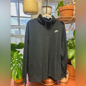 Nike women’s  Black Pullover lightweight sweatshirt